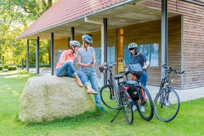 Radfahrer am  Infozentrum © Touristikzentrale Paderborner Land / Martin Hoffmann
